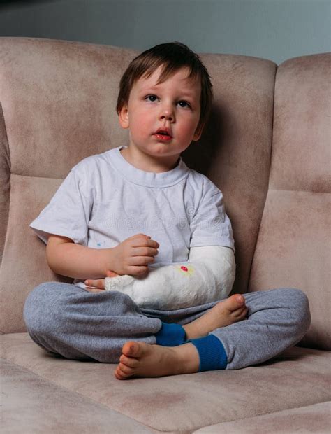 190 Little Boy Cast Child Broken Arm Accident Stock Photos Free