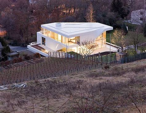 The haus am weinberg is located in a setting that is at one time rural, yet suburban. Haus am Weinberg by UNStudio