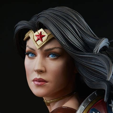 Wonder Woman Premium Format™ Figure By Sideshow Collectibles
