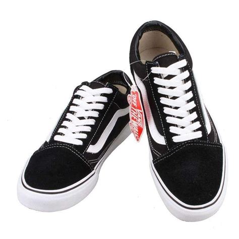 This pair of low top sneakers are full of flowers in vivid colors. Buy Vans Online | Vans Price Singapore | Lazada