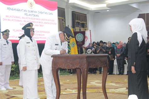 Gubernur Lantik Walikota Dan Wakil Walikota Kediri Dan Kota Madiun Dinas Komunikasi Dan