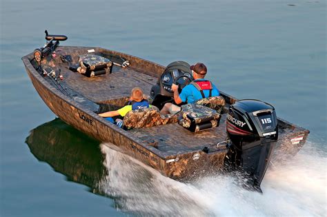 2016 Lowe Stinger 195 Poly Camo Bass Boat