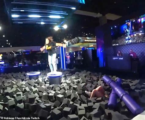 Twitch Streamer Breaks Her Back In Two Places After Jumping Into A Foam Pit At Twitchcon