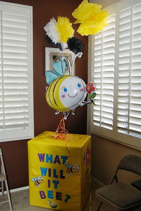 Baby shower ideas with no helium. Gender reveal box filled with helium balloons | Baby ...