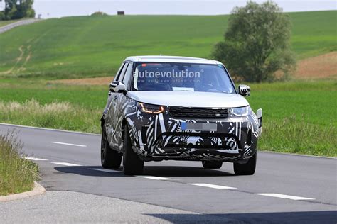 Research the 2021 land rover discovery with our expert reviews and ratings. 2021 Land Rover Discovery Spied With Refresh, Probably ...