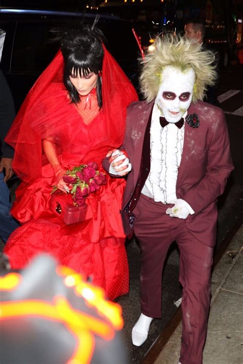 Bella hadid twitter halloween 2018 couple photos. Bella Hadid and The Weeknd at Heidi Klum's Halloween Party ...