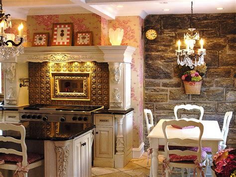 Looking for some focused lighting finds to hang above your kitchen island or the dining table? Six Tips to Light Up Your Kitchen | DIY