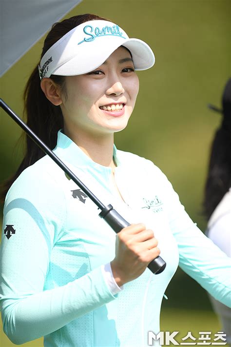 류현진(33·토론토 블루제이스)과 추신수(38·텍사스)가 각각 2020시즌 팀 내 최고 연봉 선수에 이름을 2020시즌 류현진의 팀의 1선발로 활약할 예정이다. 안소현, 빠져드는 청순 미소 MK포토 - MK스포츠