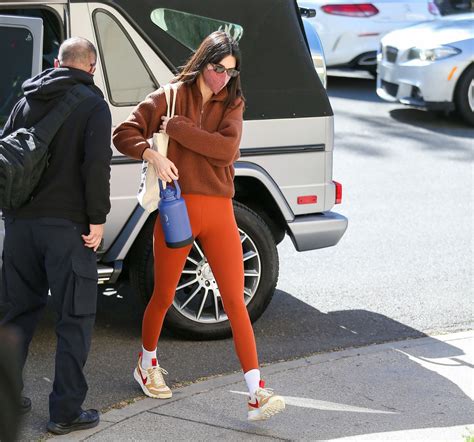 Kendall Jenner Flaunts Her Sweaty Pussy Cameltoe After Pilates