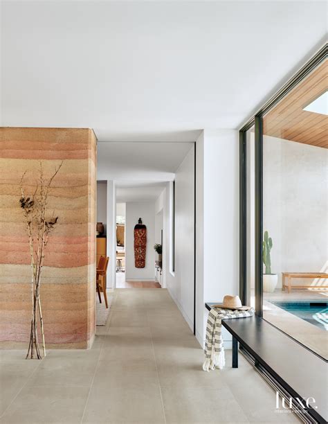 Rammed Earth Walls Connect A Modern Home In Texas Luxe Interiors Design