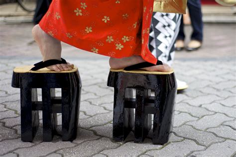Zori Shoes In Japan Japanese Women Japanese Costume Zori