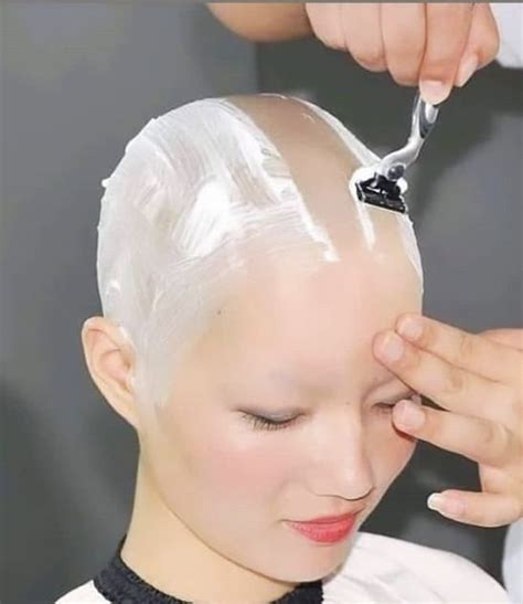 Pin By Fabiano Souza On Dicas Shaved Head Women Woman Shaving