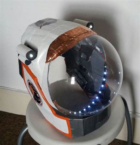 Diy Space Helmet Diy Space Helmet With Template En 2020 Astronaute