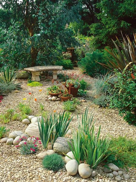 Hgtv Gardens Shows Off The Many Ways Gravel Pebbles Bark Chips And