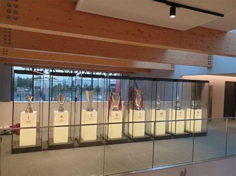 See more of the dust in the everton's trophy cabinet. Liverpool make bizarre decision with new trophy cabinet