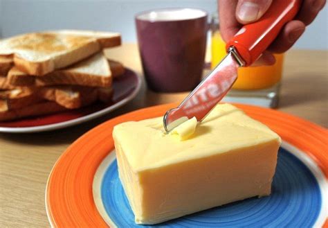 9 utensílios para passar manteiga sem destruir o pão