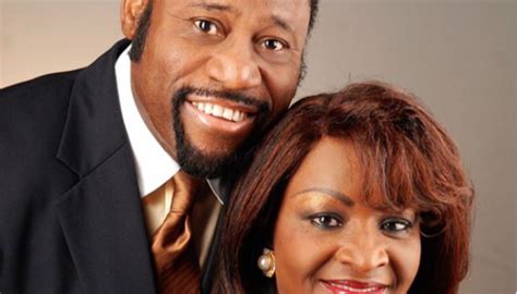 Dr Myles Munroe His Wife And Others Killed In Plane Crash Update