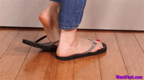 Shoeplay Flip Flops Hd Mp4 Barefoot Food Crush Clips Clips4sale