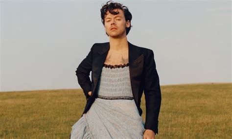 Education and a willingness to listen are ways he believes people can engage in becoming more empathetic to others. Harry Styles, el primer hombre en la portada de Vogue