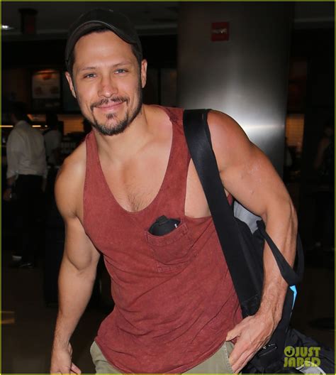 Full Sized Photo Of Revenge Nick Wechsler Looks So Hot At The Airport