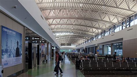 Tampa International Airport Hiring Over 100 For Shops