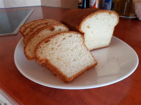 Le pain de mie, plus facile à réaliser que le pain traditionnel, est utilisable de toutes les façons ! Apprenez à réaliser un délicieux pain de mie maison