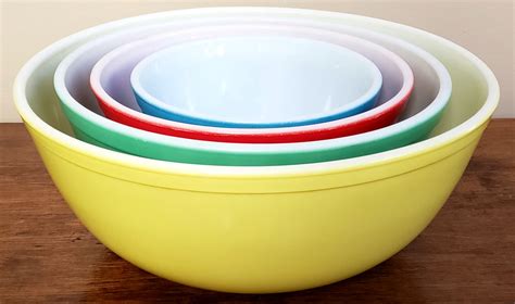 Vintage Pyrex Mixing Bowls Set Of 4 Pyrex Nesting Bowls Primary Colors Bowls Home And Living Jan