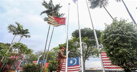 Sementara itu di johor bahru. JBPM kibar bendera separuh tiang | Harian Metro