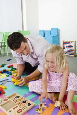 Las actividades en la guardería con niños de preescolar suelen ir mucho a lo lúdico: Juegos de reconocimiento de números para preescolar | eHow ...