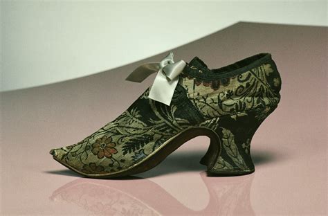 Local Style Medieval Origin Of Modern Shoes