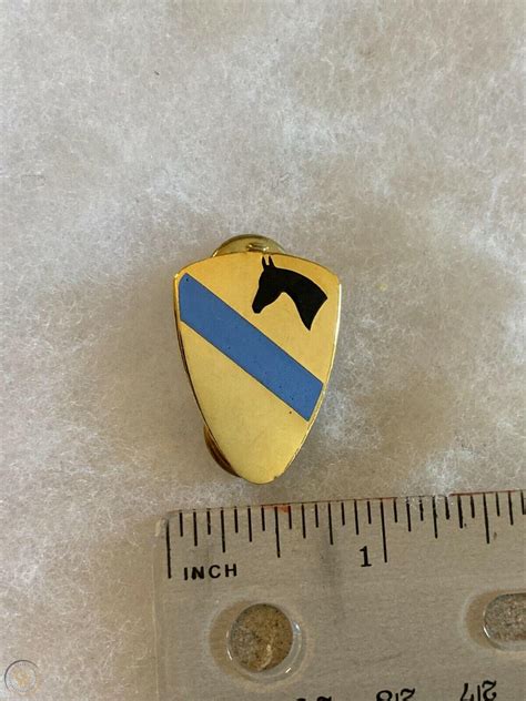 Authentic Us Army 1st Cavalry Division Hq Troops Insignia Dui Di Crest