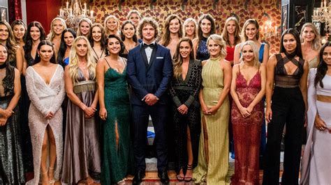 In this episode, we tackle the beast that is the bachelor. The Honey Badger record ratings on The Bachelor