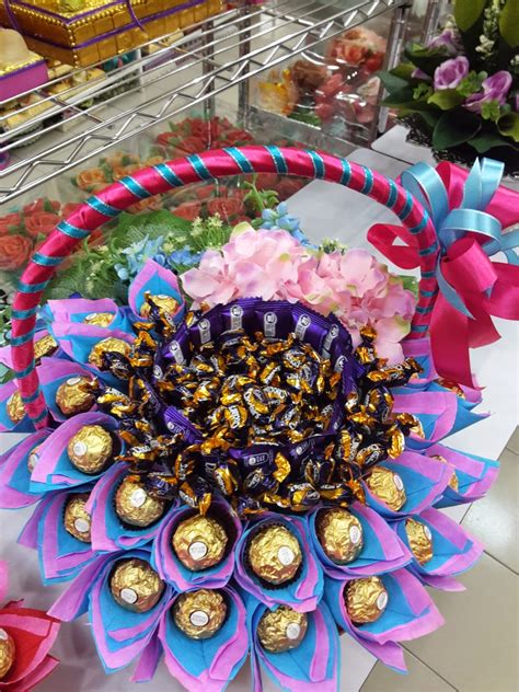 Buat coklat untuk hantaran perkahwinan. KOLEKSI GUBAHAN HANTARAN: Paten baru-gubahan coklat