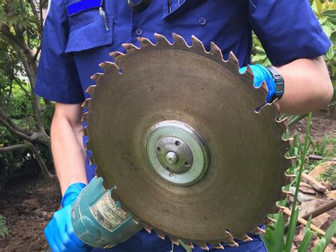Man Almost Cuts Off His Leg With A Angle Grinder Fitted With A Circular