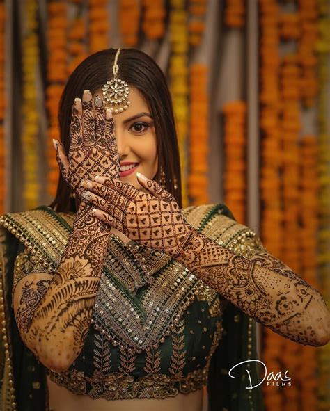 20 Fun Bridal Mehndi Poses You Wouldnt Want To Miss Indian Bride