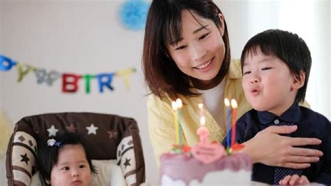 Ucapan hari jadian untuk ldr. Ucapan Spesial Orang Tua untuk Anak di Hari Ulang Tahun
