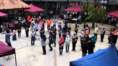 Kerna akhirnya, tangga pertama kepada ukhuwah itu ialah berlapang dada. TANYA SAMA ITU HUD HUD - Angklung Performance By LEGAXIS ...