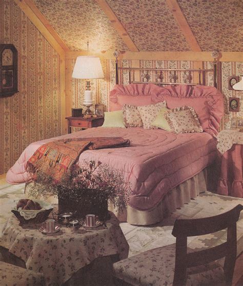 From the memphis design movement to laura ashley, shabby chic and iconic chairs, read all shoulder pads, leg warmers and perms are the 80s fashion trends everyone knows and loves (to hate!), but how is your knowledge of 80s home decor? Vintage Goodness 1.0: Vintage 80's Home Decorating Trends