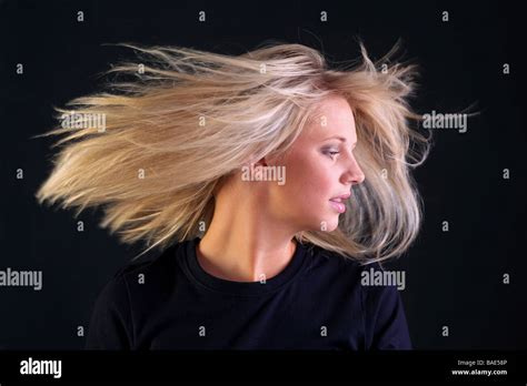 Blondine Fotos Und Bildmaterial In Hoher Auflösung Alamy