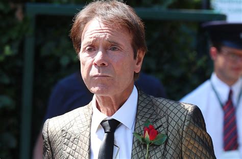 Слушать песни и музыку cliff richard (клифф ричард) онлайн. Cliff Richard Wins BBC Privacy Case Over Coverage Of ...