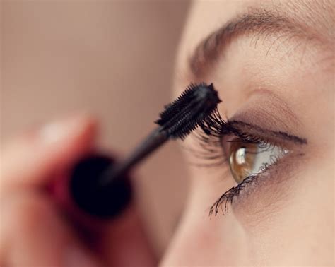 Safe And Natural Makeup Must Haves How To Apply Mascara Mascara