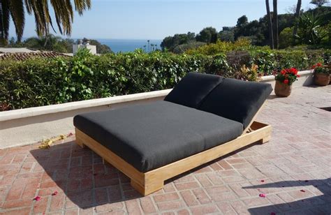Relax In Style With These Outdoor Double Chaise Lounge Ideas