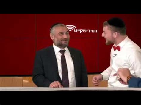 כתב עבודת דוקטור באוניברסיטה העברית על המוזיקה בשירתו של נתן זך, ומשמש עמית מחקר במרכז ללימודי היהדות של. ‫ה'מנטלדוס' החרדי I אמן החושים מני הולנדר מפתיע בשידור את ...