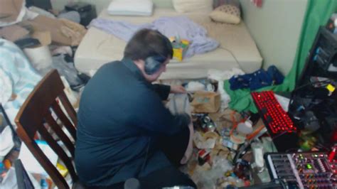 Twitch Streamer Living In The Dirtiest Room In The World