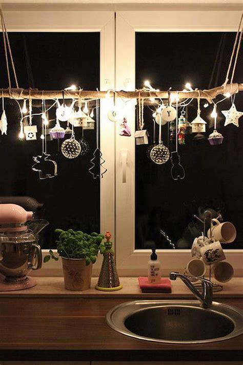 20 Best Christmas Door And Window Lighting Decorating Ideas 2020