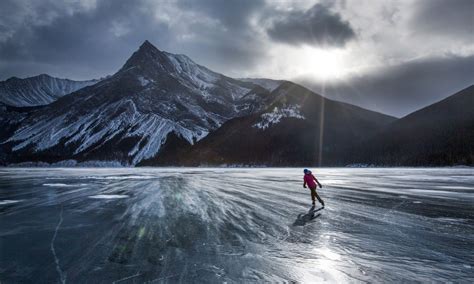 Frozen Bubbles In Canadian Lakes In Pictures In 2020