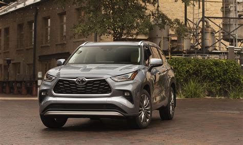 Better looking, more luxuries and better mpg. 2020_Toyota_Highlander_Platinum_AWD_Moon-Dust_024.jpg | Our Auto Expert