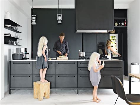 Offene, schwarze küche mit großer kochinsel. 20 Best Modern Kitchen Counters - Dwell
