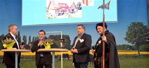 Heimat für 520 einwohner, bundesgolddorf 2007 neue trainingsanzüge für die fußballer vom tsv otersen: Otersen als Botschafter in Berlin | OTERSEN | Aktiv ...