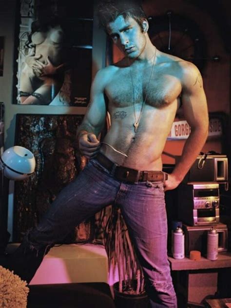 Omg He S Naked Captain America S Chris Evans Leaks His Own Nudes Omg Blog